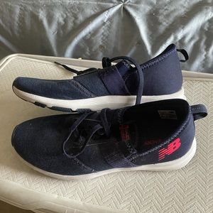 New Balance sneakers girls 5.5 women’s 7.5